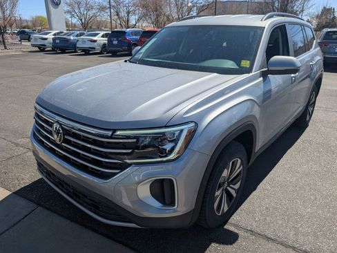 Used 2025 Volkswagen Atlas SE image 9