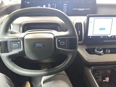 Certified 2025 Ford Expedition Active AWD/4WD image 21