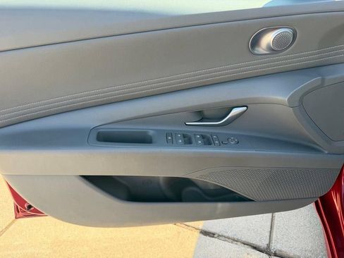Used 2025 Hyundai Elantra SEL FWD image 13