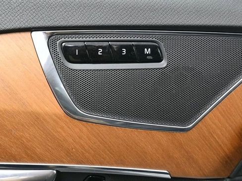 Used 2021 Volvo XC90 T6 Momentum image 26