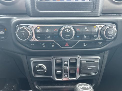 Used 2019 Jeep Wrangler Unlimited Sport S image 25