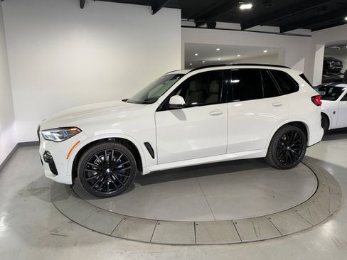 Used 2021 BMW X5 xDrive40i w/ M Sport Package AWD/4WD image 12