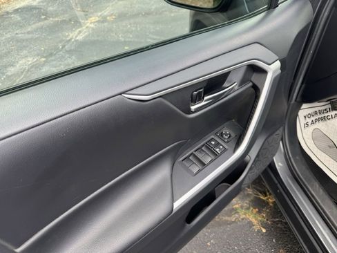 Used 2019 Toyota RAV4 XLE image 13