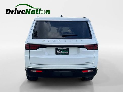 Used 2024 Jeep Wagoneer Series II w/ Flexible Seating Group image 6