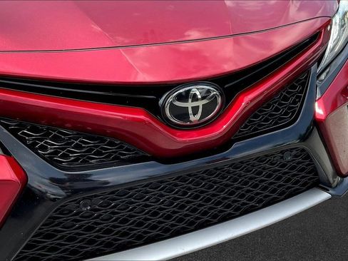 Used 2018 Toyota Camry XSE FWD image 30