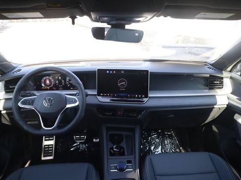 New 2026 Volkswagen Tiguan SE R-Line image 7