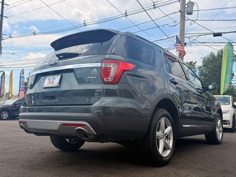 Used 2016 Ford Explorer XLT AWD/4WD image 9