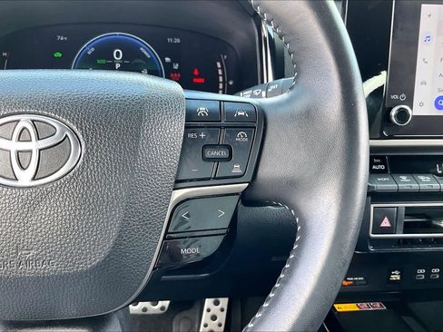 Used 2025 Toyota Camry SE image 46