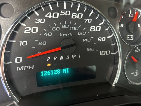 Used 2017 Chevrolet Express 2500 RWD image 10
