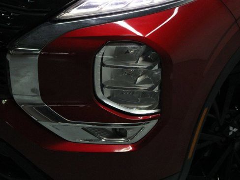 Used 2023 Mitsubishi Outlander SEL image 2