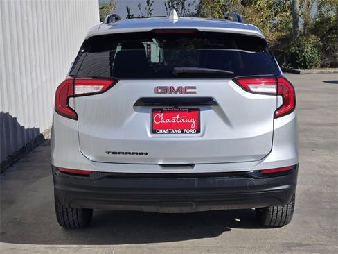 Used 2022 GMC Terrain SLE w/ Elevation Edition image 9