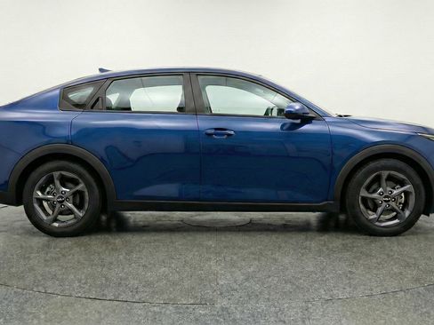 Used 2025 Kia K4 LXS image 11