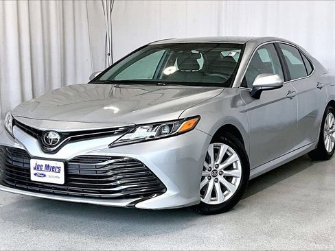 Used 2018 Toyota Camry LE FWD image 12