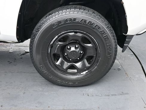 Used 2016 Toyota Tacoma SR image 13