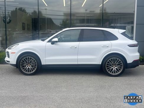 Used 2023 Porsche Cayenne Platinum Edition image 3