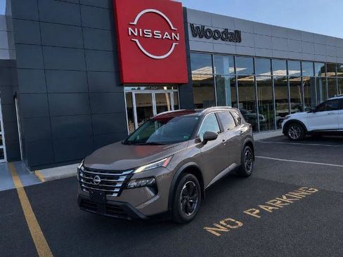 Certified 2024 Nissan Rogue SV w/ SV Premium Package FWD image 1