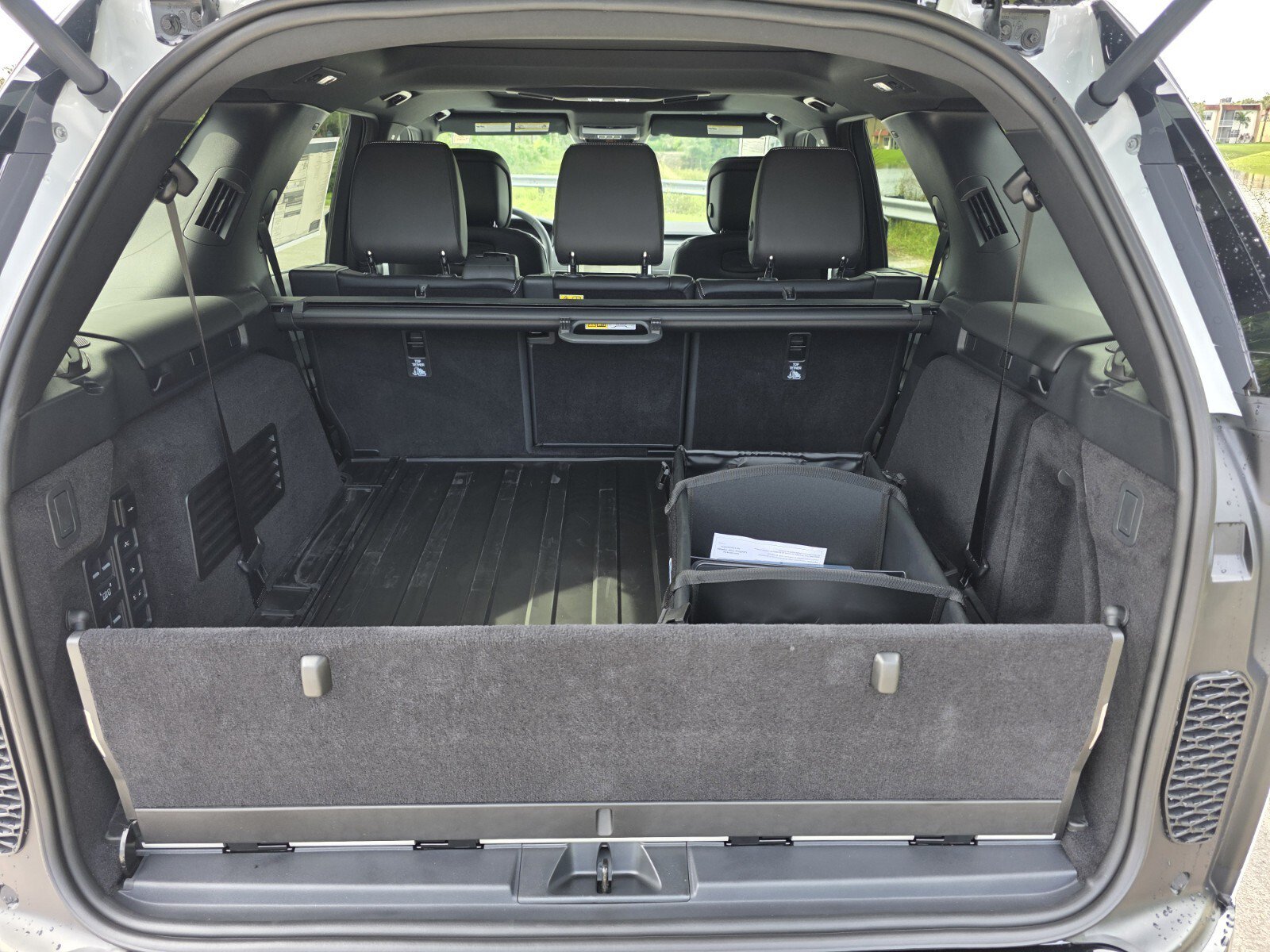 New 2026 Land Rover Discovery Limited Edition AWD/4WD image 14
