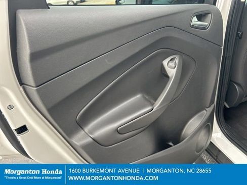 Used 2017 Ford Escape SE image 24