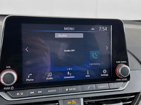 Used 2025 Nissan Altima 2.5 SV FWD image 21