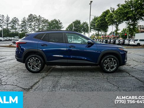 Used 2024 Chevrolet Trax LT w/ LT Convenience Package FWD image 10