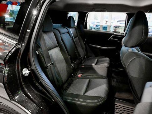 Used 2025 Mitsubishi Outlander ES image 23