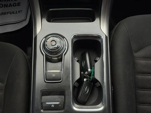 Used 2017 Ford Fusion SE FWD image 21