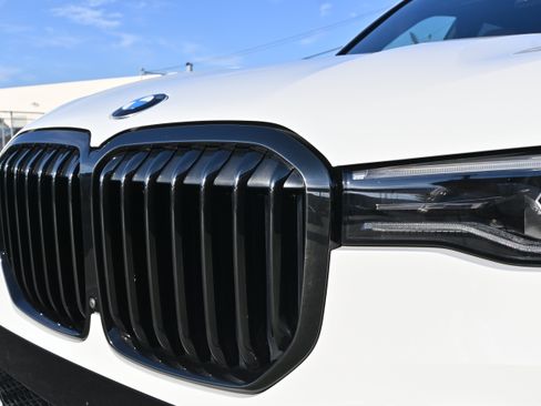 Used 2022 BMW X7 xDrive40i w/ M Sport Package AWD/4WD image 21