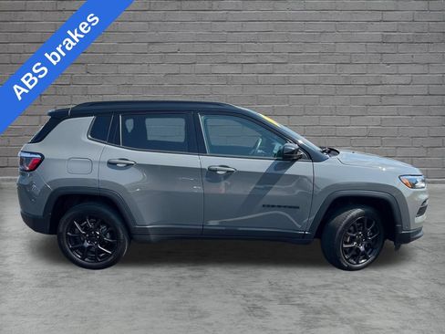 Used 2023 Jeep Compass Latitude w/ Convenience Group AWD/4WD image 7