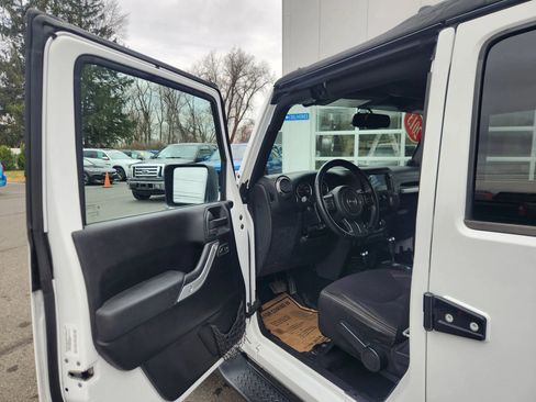 Used 2013 Jeep Wrangler Unlimited Sahara w/ Connectivity Group image 22