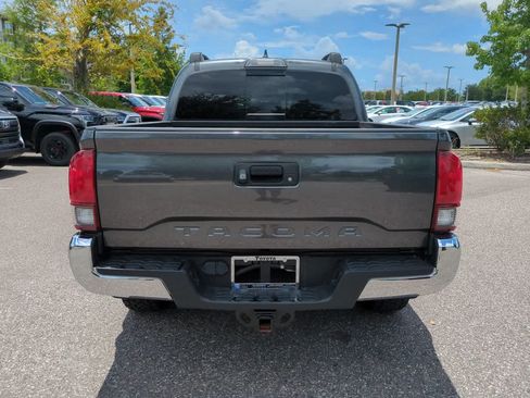 Used 2018 Toyota Tacoma TRD Off-Road AWD/4WD image 5