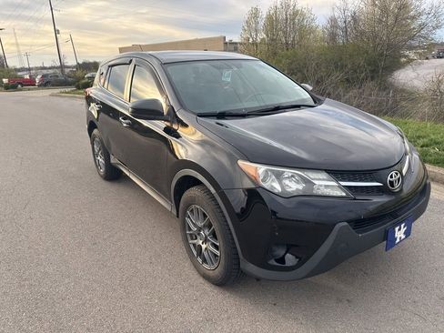 Used 2015 Toyota RAV4 LE image 2