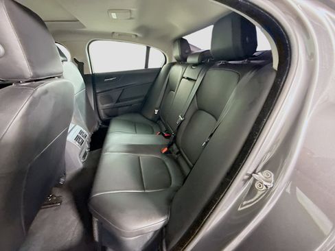 Used 2018 Jaguar XE Premium image 25