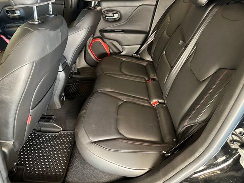 Used 2017 Jeep Renegade Trailhawk w/ Premium Trailhawk Package AWD/4WD image 20