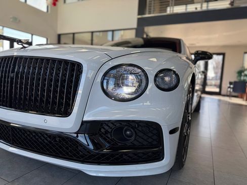 Used 2023 Bentley Flying Spur Plug-In Hybrid image 18
