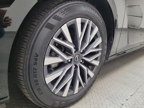 Used 2025 Nissan Altima 2.5 SV FWD image 31