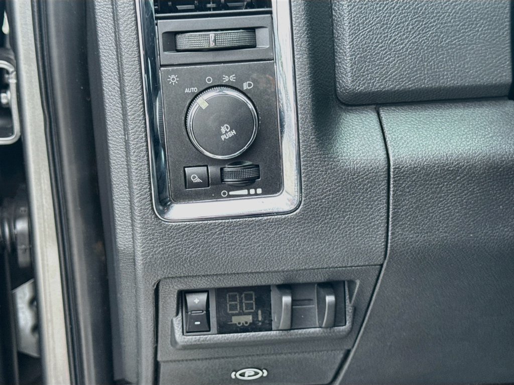 Used 2012 RAM 1500 Limited RWD image 10