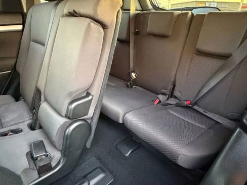 Used 2017 Toyota Highlander LE image 7