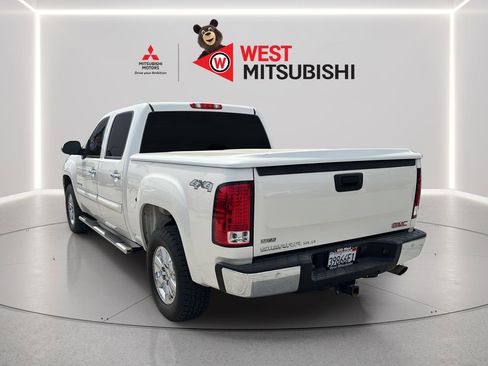 Used 2011 GMC Sierra 1500 SLE w/ SLE White Diamond Edition AWD/4WD image 4