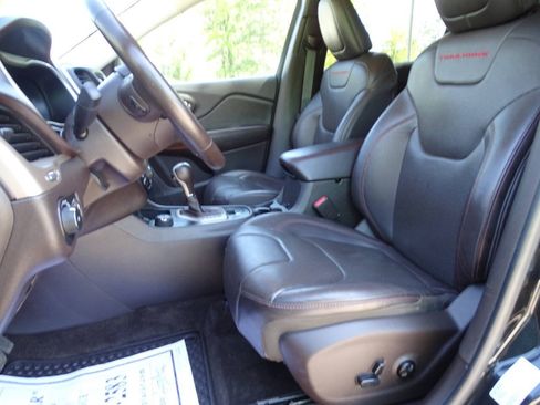 Used 2015 Jeep Cherokee Trailhawk w/ Leather Interior Group AWD/4WD image 2