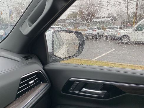 Used 2025 Chevrolet Tahoe LT image 28