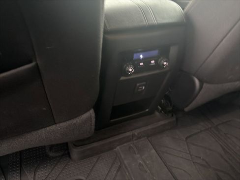 Used 2023 Chevrolet Traverse LT w/ Midnight/Sport Edition image 25