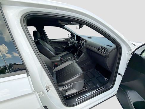 Used 2024 Volkswagen Tiguan SE R-Line FWD image 31