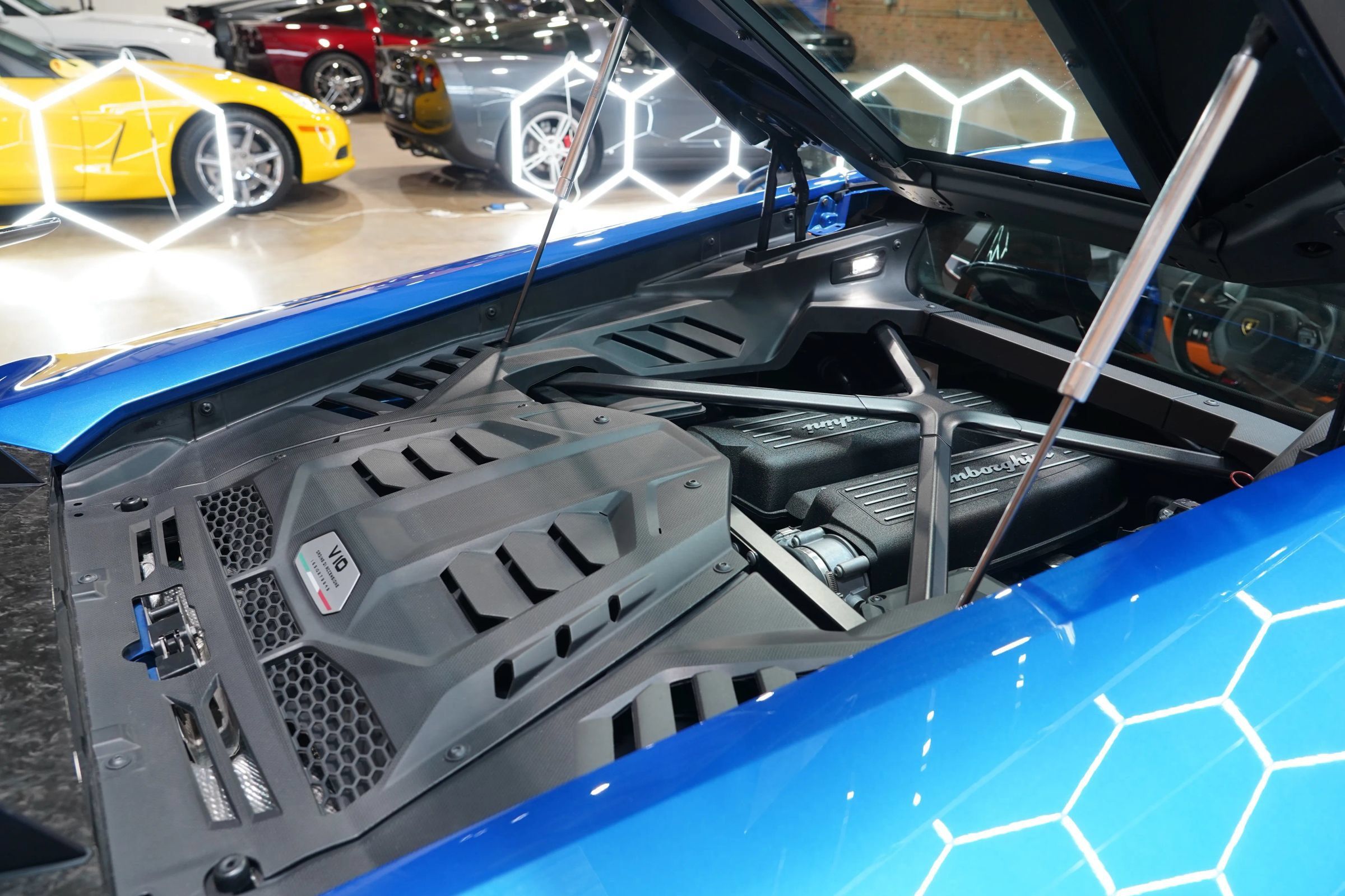 Used 2020 Lamborghini Huracan EVO RWD image 37