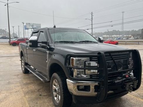 Used 2019 Ford F250 Lariat w/ Chrome Package image 3