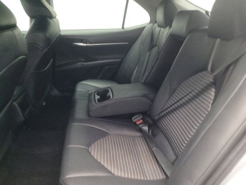 Used 2020 Toyota Camry SE FWD image 18