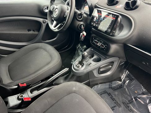 Used 2016 smart fortwo passion image 15