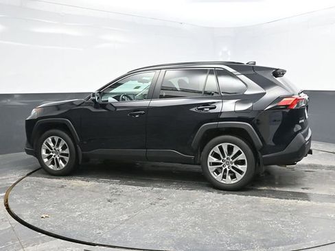 Used 2021 Toyota RAV4 XLE Premium image 4