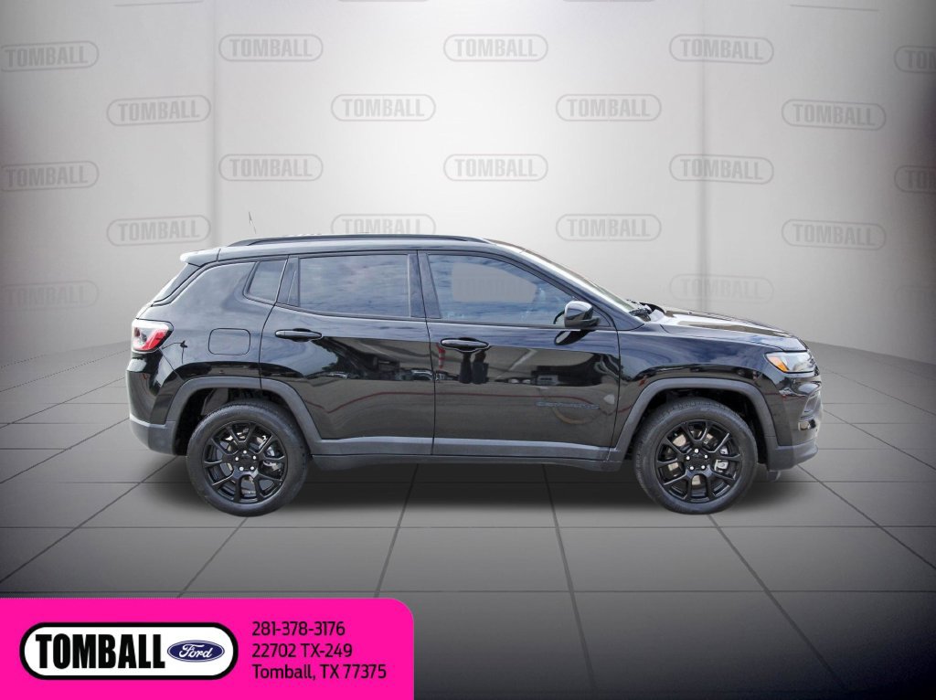 Used 2024 Jeep Compass Latitude w/ Altitude Special Edition AWD/4WD image 8