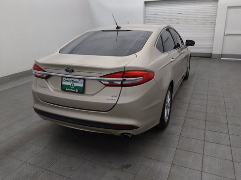 Used 2017 Ford Fusion SE w/ Fusion SE Technology Package FWD image 9