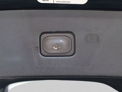 Used 2018 Ford Edge SEL w/ Equipment Group 201A AWD/4WD image 18